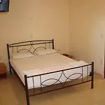 To Agridi Tsoukaládhes