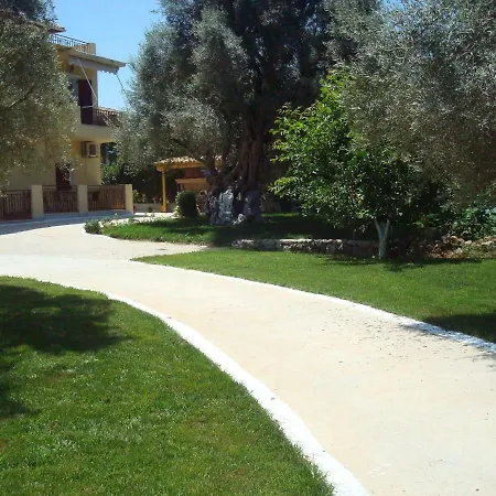 To Agridi Tsoukaládhes